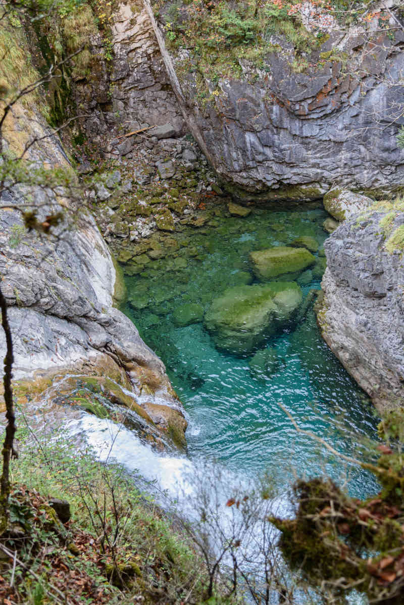 Huesca - parque nacional de Ordesa y Monte Perdido - valle de Añisclo 88 - cañon de Añisclo - rio Aso - salto de agua.jpg